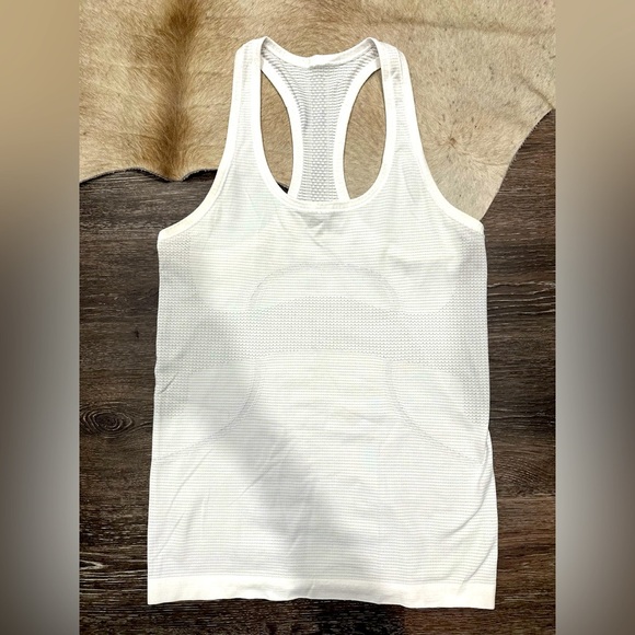 LULULEMON White Swiftly Tech Racerback Gym Tank Top 2.0 Size 6 Workout - Picture 1 of 6